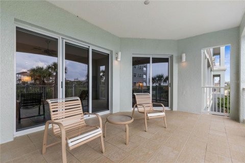 Condominio en venta en Palm Coast, Florida, 3 dormitorios, 156.26 m2 № 2216683 - foto 19