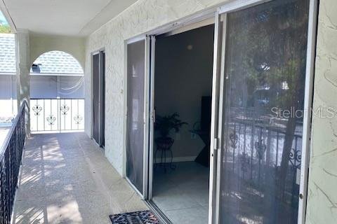 Condo in Mount Dora, Florida, 2 bedrooms  № 1914765 - photo 16