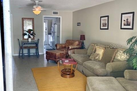 Condo in Mount Dora, Florida, 2 bedrooms  № 1914765 - photo 12