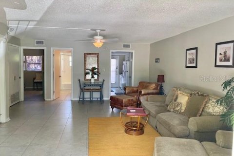 Condo in Mount Dora, Florida, 2 bedrooms  № 1914765 - photo 13