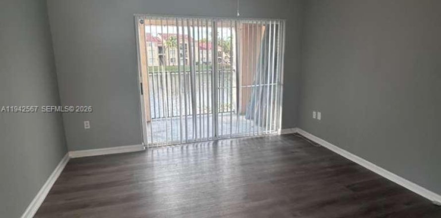 Condo in Miramar, Florida, 2 bedrooms  № 1999996