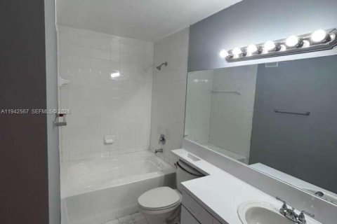 Condo in Miramar, Florida, 2 bedrooms  № 1999996 - photo 7