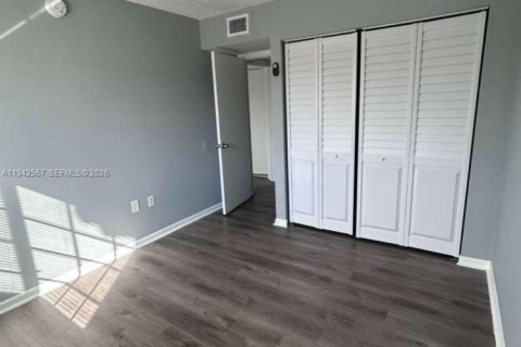 Condo in Miramar, Florida, 2 bedrooms  № 1999996 - photo 4