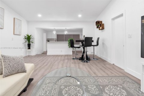 Villa ou maison à louer à Boynton Beach, Floride: 3 chambres, 159.14 m2 № 1926844 - photo 5