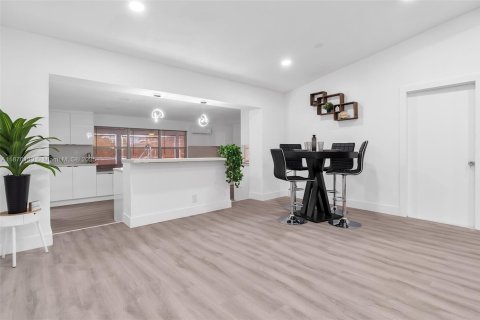 Villa ou maison à louer à Boynton Beach, Floride: 3 chambres, 159.14 m2 № 1926844 - photo 11