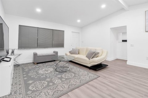 Villa ou maison à louer à Boynton Beach, Floride: 3 chambres, 159.14 m2 № 1926844 - photo 8