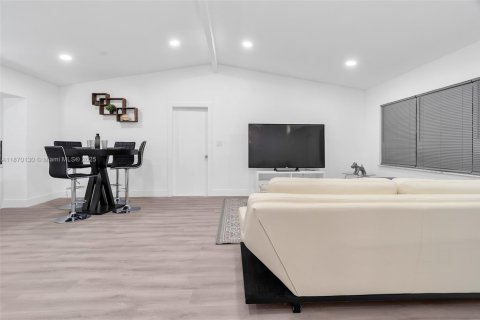 Villa ou maison à louer à Boynton Beach, Floride: 3 chambres, 159.14 m2 № 1926844 - photo 10