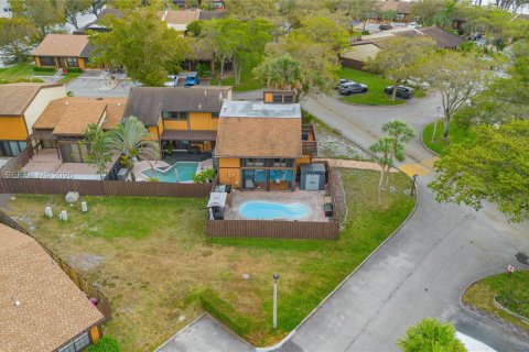 Villa ou maison à vendre à Pembroke Pines, Floride: 2 chambres, 119.94 m2 № 2045622 - photo 25