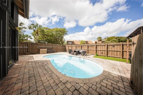 Villa ou maison à vendre à Pembroke Pines, Floride: 2 chambres, 119.94 m2 № 2045622 - photo 2