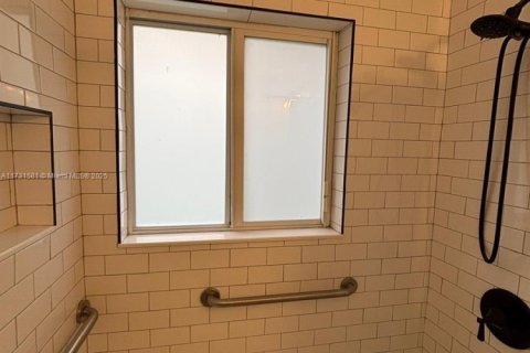 Casa en venta en Hollywood, Florida, 2 dormitorios, 92.9 m2 № 1995180 - foto 14