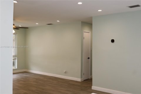Casa en venta en Hollywood, Florida, 2 dormitorios, 92.9 m2 № 1995180 - foto 9