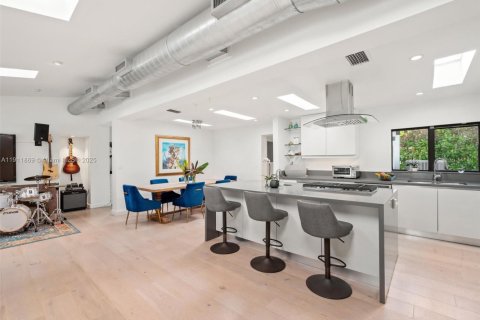 Casa en venta en El Portal, Florida, 3 dormitorios, 181.16 m2 № 1969570 - foto 11