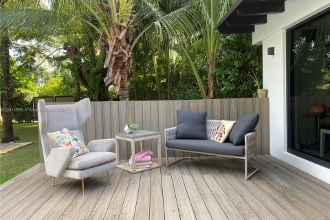 Casa en venta en El Portal, Florida, 3 dormitorios, 181.16 m2 № 1969570 - foto 18