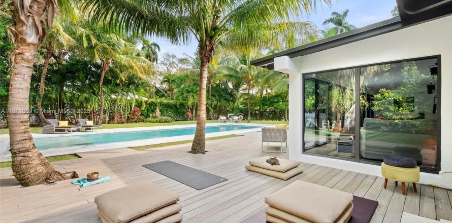 Casa en El Portal, Florida 3 dormitorios, 181.16 m2 № 1969570