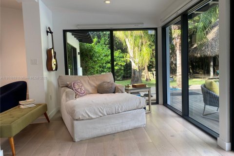 Casa en venta en El Portal, Florida, 3 dormitorios, 181.16 m2 № 1969570 - foto 13