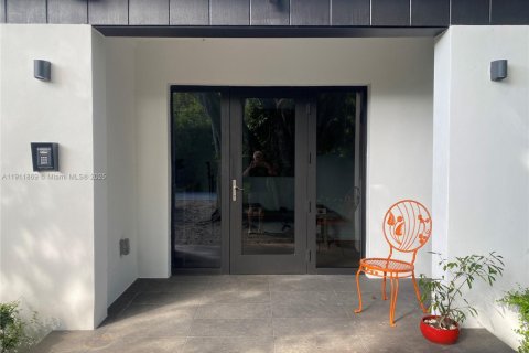 Casa en venta en El Portal, Florida, 3 dormitorios, 181.16 m2 № 1969570 - foto 23