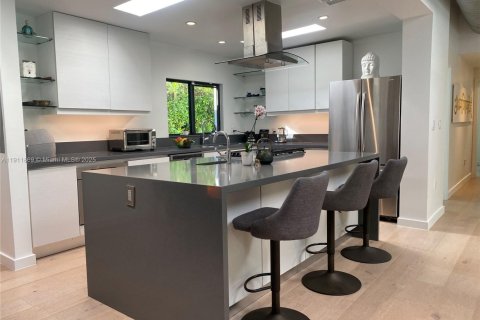 Casa en venta en El Portal, Florida, 3 dormitorios, 181.16 m2 № 1969570 - foto 12