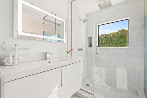 Casa en venta en El Portal, Florida, 3 dormitorios, 181.16 m2 № 1969570 - foto 16