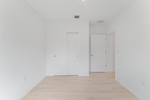 House in Port St. Lucie, Florida 4 bedrooms, 218.32 sq.m. № 2082745 - photo 6