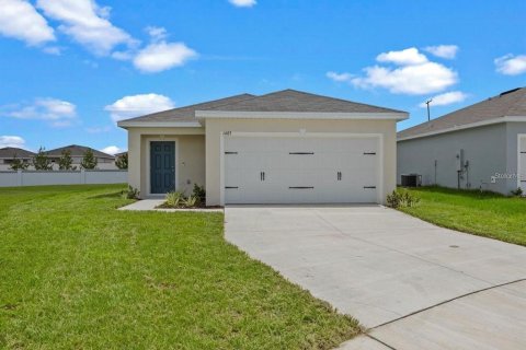 House in Haines City, Florida 3 bedrooms, 122.63 sq.m. № 2219616