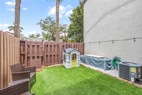Touwnhouse à vendre à Miami, Floride: 2 chambres, 97.55 m2 № 1823843 - photo 10