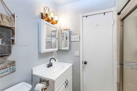 Touwnhouse à vendre à Miami, Floride: 2 chambres, 97.55 m2 № 1823843 - photo 9