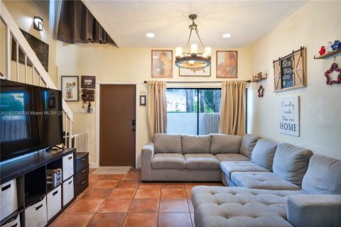 Touwnhouse à vendre à Miami, Floride: 2 chambres, 97.55 m2 № 1823843 - photo 3