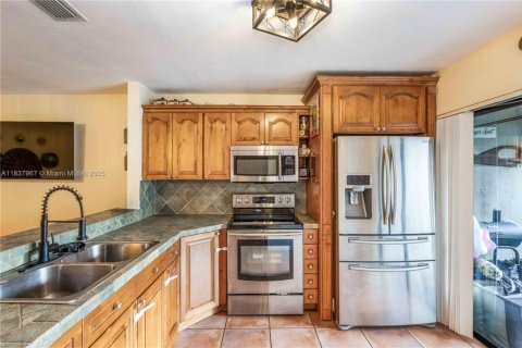 Touwnhouse à vendre à Miami, Floride: 2 chambres, 97.55 m2 № 1823843 - photo 11