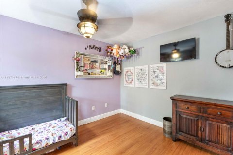 Touwnhouse à vendre à Miami, Floride: 2 chambres, 97.55 m2 № 1823843 - photo 12