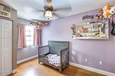 Touwnhouse à vendre à Miami, Floride: 2 chambres, 97.55 m2 № 1823843 - photo 13
