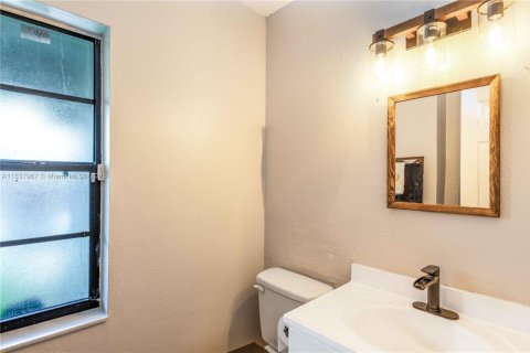 Touwnhouse à vendre à Miami, Floride: 2 chambres, 97.55 m2 № 1823843 - photo 6