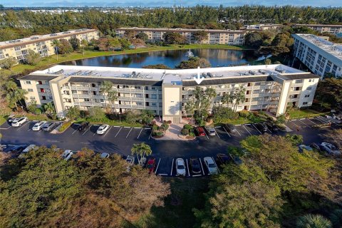 Copropriété à vendre à Coconut Creek, Floride: 2 chambres, 107.49 m2 № 2042446 - photo 2