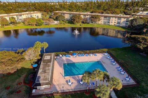 Copropriété à vendre à Coconut Creek, Floride: 2 chambres, 107.49 m2 № 2042446 - photo 4