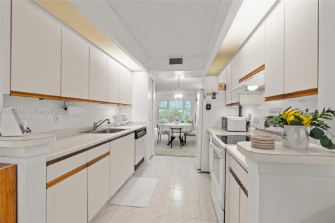 Copropriété à vendre à Coconut Creek, Floride: 2 chambres, 107.49 m2 № 2042446 - photo 13