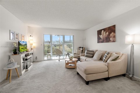 Copropriété à vendre à Coconut Creek, Floride: 2 chambres, 107.49 m2 № 2042446 - photo 18