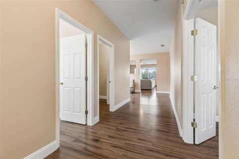 House in Apollo Beach, Florida 4 bedrooms, 212.19 sq.m. № 2122644 - photo 4