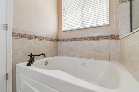 House in Apollo Beach, Florida 4 bedrooms, 212.19 sq.m. № 2122644 - photo 29