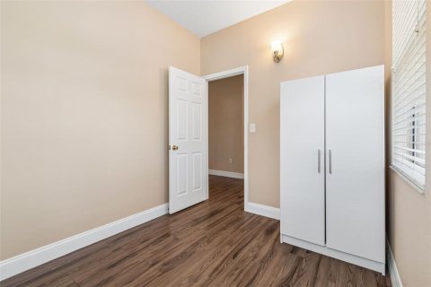 House in Apollo Beach, Florida 4 bedrooms, 212.19 sq.m. № 2122644 - photo 6