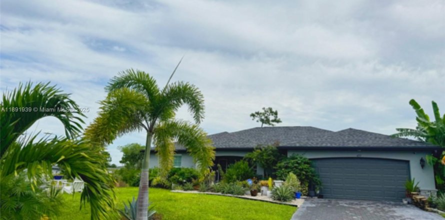 Casa en Cape Coral, Florida 4 dormitorios № 1945195