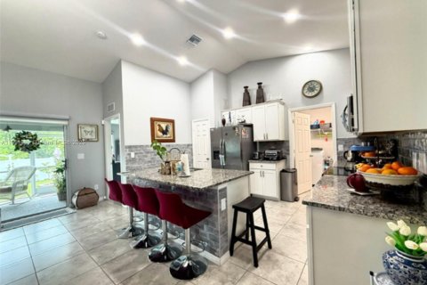 Casa en venta en Cape Coral, Florida, 4 dormitorios № 1945195 - foto 2