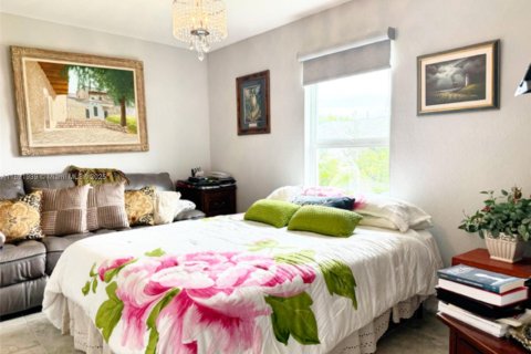 Casa en venta en Cape Coral, Florida, 4 dormitorios № 1945195 - foto 8