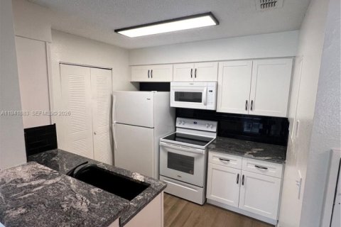 Condominio en alquiler en Orlando, Florida, 1 dormitorio № 2054480 - foto 17