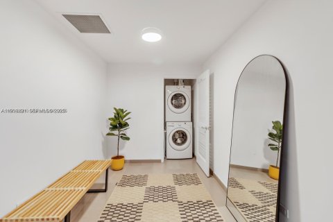 Copropriété à louer à Miami, Floride: 2 chambres, 129.41 m2 № 1989844 - photo 10