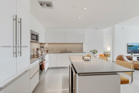 Copropriété à louer à Miami, Floride: 2 chambres, 129.41 m2 № 1989844 - photo 2