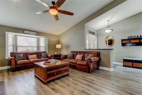 House in Safety Harbor, Florida 4 bedrooms, 188.03 sq.m. № 1743268 - photo 11