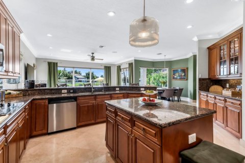 House in Miramar, Florida 6 bedrooms, 396.14 sq.m. № 2259995 - photo 10