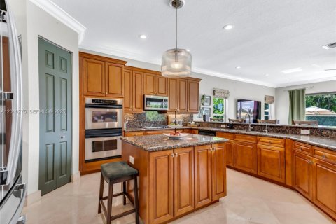 House in Miramar, Florida 6 bedrooms, 396.14 sq.m. № 2259995 - photo 14