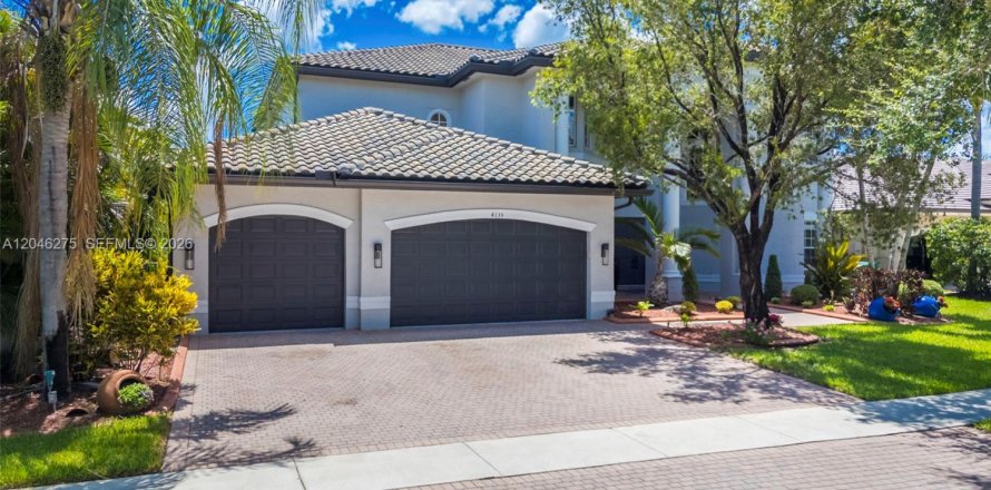 House in Miramar, Florida 6 bedrooms, 396.14 sq.m. № 2259995