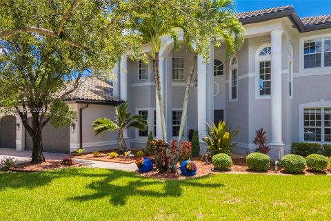 House in Miramar, Florida 6 bedrooms, 396.14 sq.m. № 2259995 - photo 2