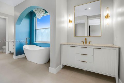 House in Miramar, Florida 6 bedrooms, 396.14 sq.m. № 2259995 - photo 29